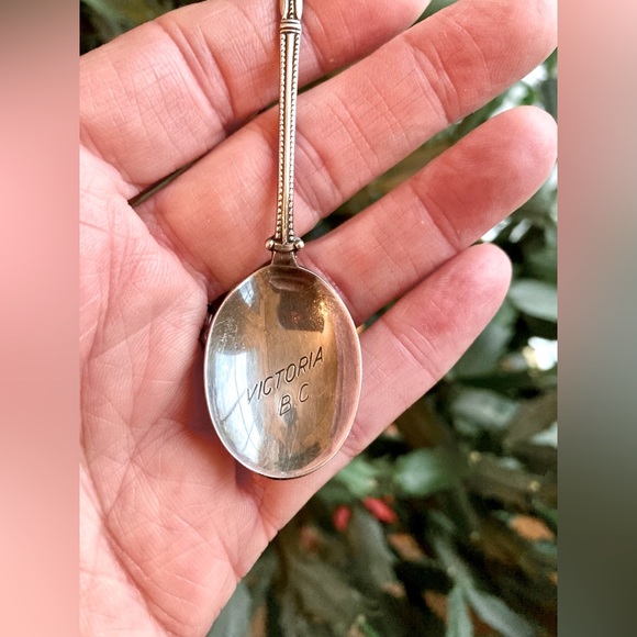 🌷Victoria BC Souvenir Spoon - Picture 2 of 5